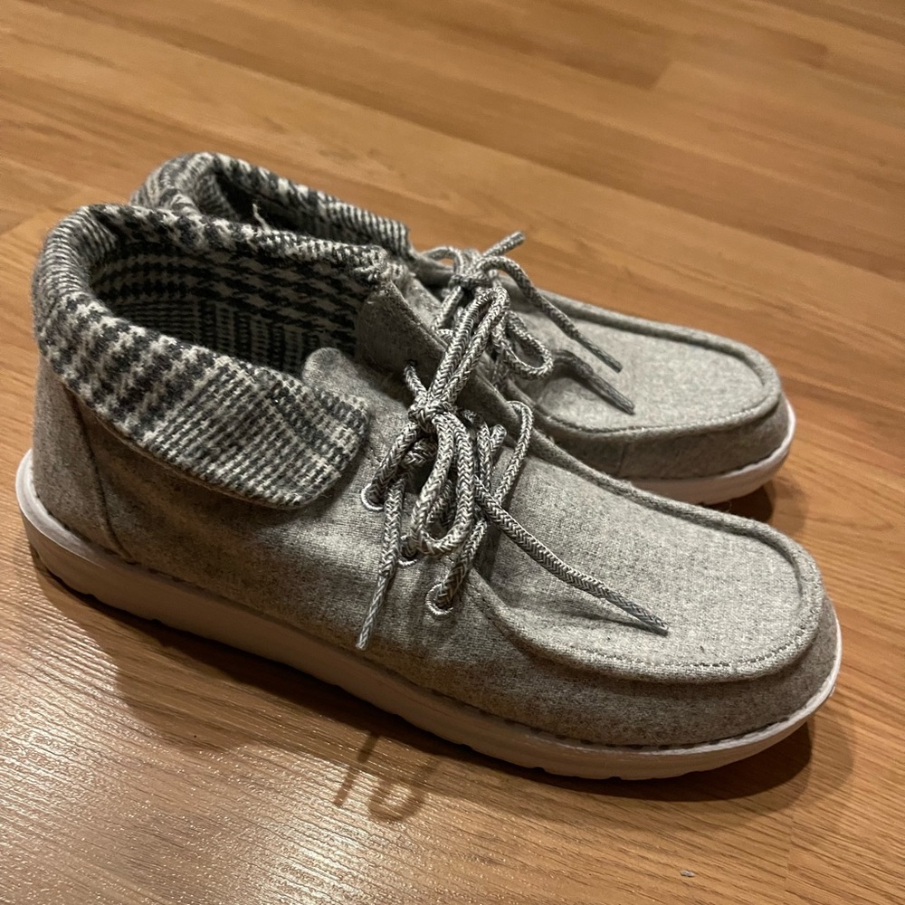 Grey sneakers no boundaries sneakers